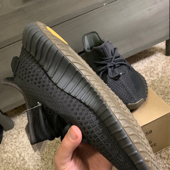 Athletic_Shoes